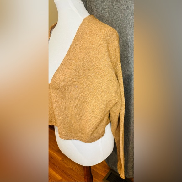 BDG Urban Outfitters Deep V Cropped Sweater Size M - Picture 3 of 11